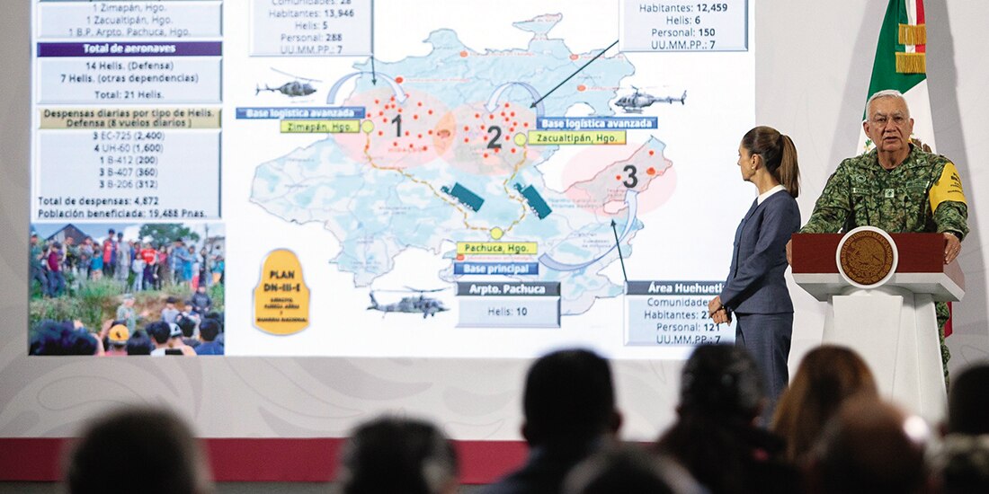 La presidenta Claudia Sheinbaum y el secretario de la Defensa, Ricardo Trevilla, ayer, en conferencia de prensa.