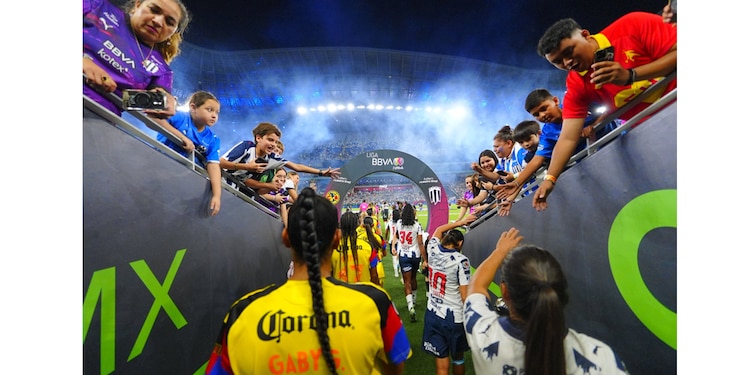 Laura Garza │ ENFOQUE MANUAL │ La fotografía del futbol femenil