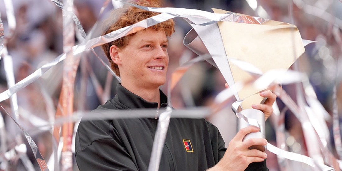 JANNIK SINNER levanta su trofeo del Masters de Madrid, ayer