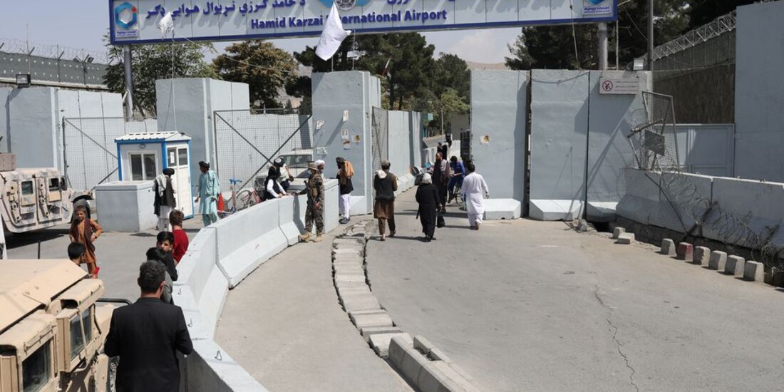 La reapertura del aeropuerto de Kabul ha sido una alta prioridad para los talibanes mientras buscan restaurar el orden después de la toma de la ciudad el 15 de agosto.