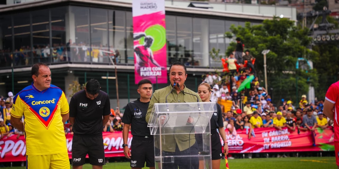 Janecarlo Lozano encabezó la reapertura del Deportivo Campos Revolución ante miles de asistentes.