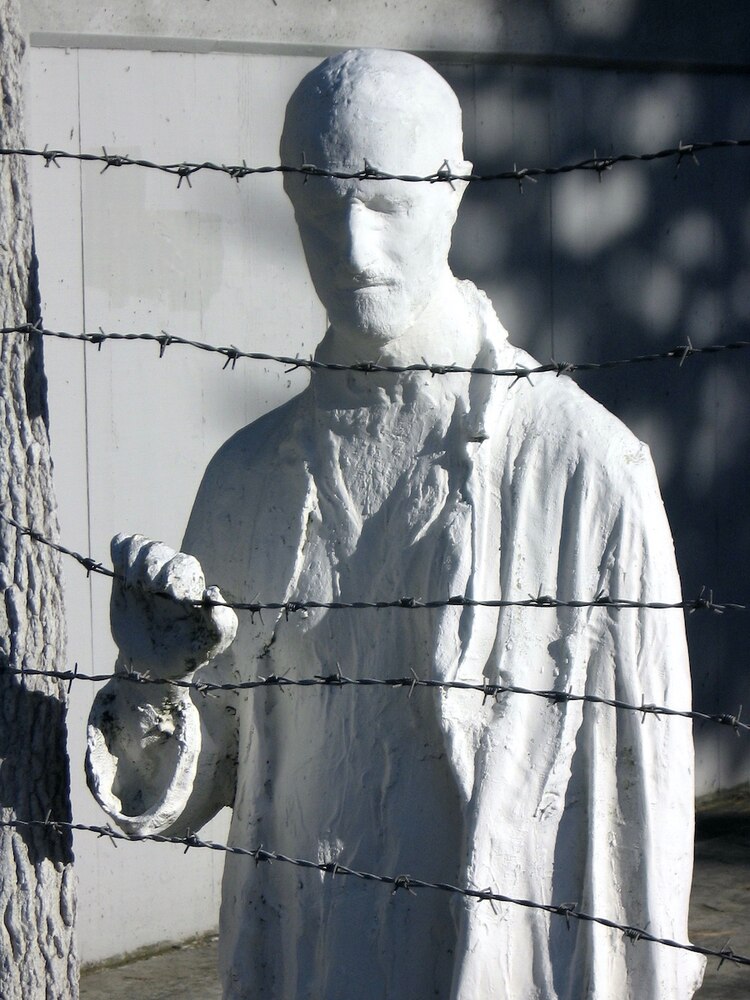George Segal, El Holocausto, yeso, madera y acero, 1982.