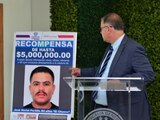 El fiscal estatal de Chihuahua, Roberto Fierro, presentó ayer, en conferencia de prensa, la información de la recompensa para la captura del sospechoso.