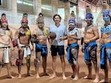 Memo Ochoa sorprende con sus habilidades en el juego de pelota