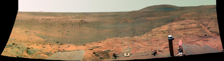 Foto panorámica tomada por el rover Spirit en 2007 entre los soles 1366 y 1369