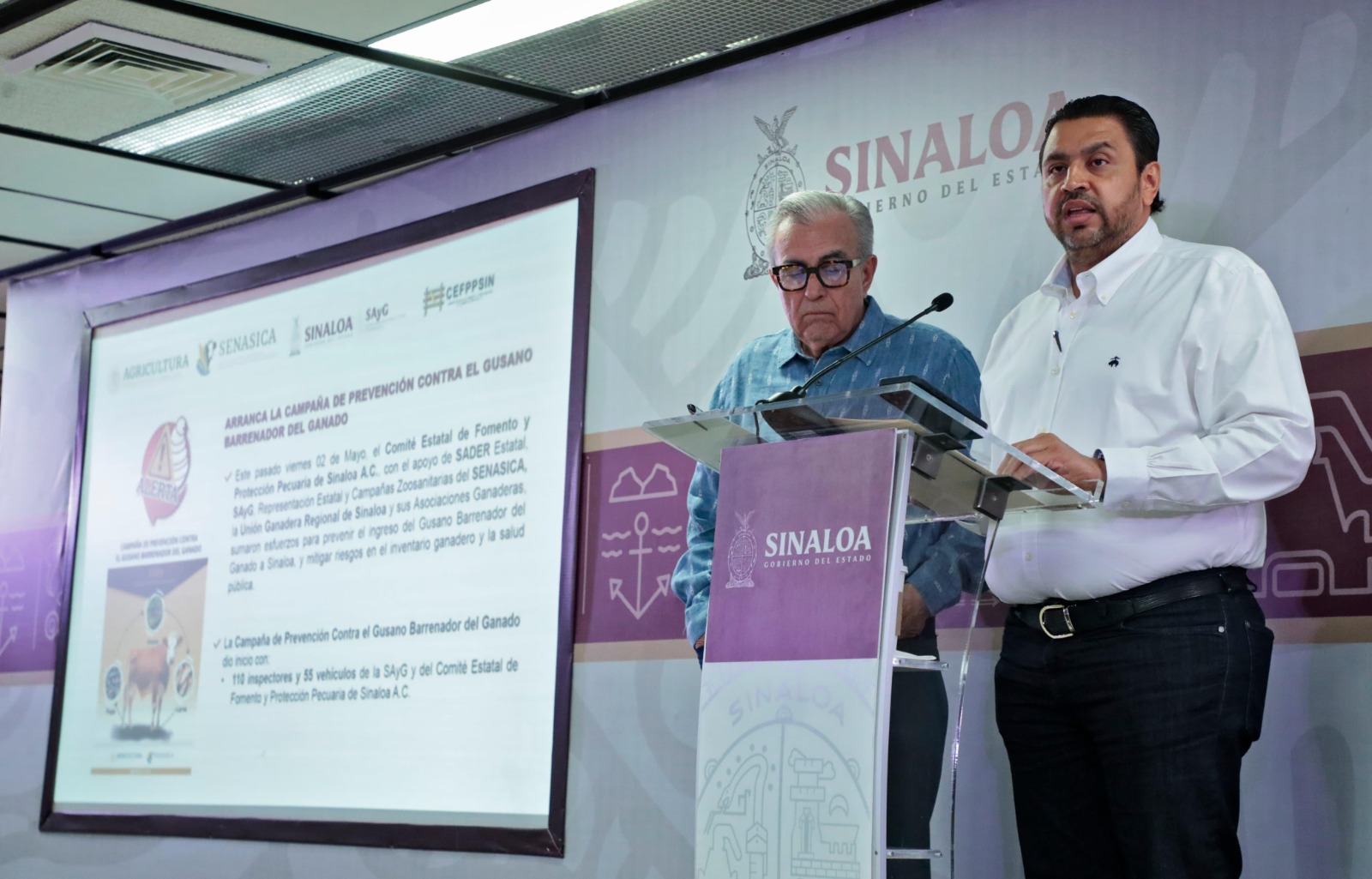 A la izquierda de la imagen el Gobernador constitucional de Sinaloa.