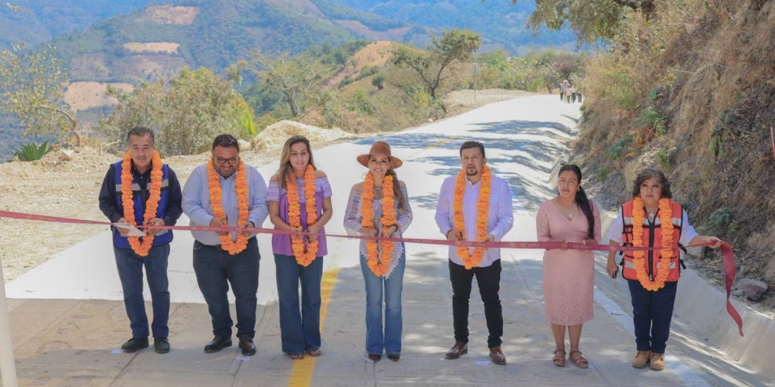 Evelyn Salgado inaugura el primer camino artesanal en Leonardo Bravo.