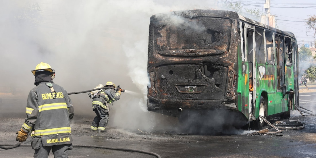 Vehículos quemados tras operativo que derivó en la muerte de "El Mencho".