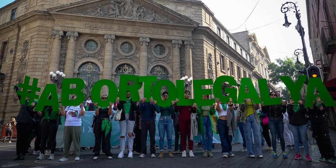 Feministas exigir la despenalización del aborto en la ciudad, el 7 de noviembre.