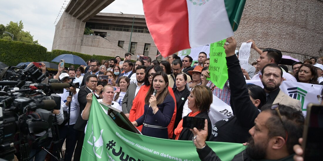La directora de la Jufed, Juana Fuentes (centro)