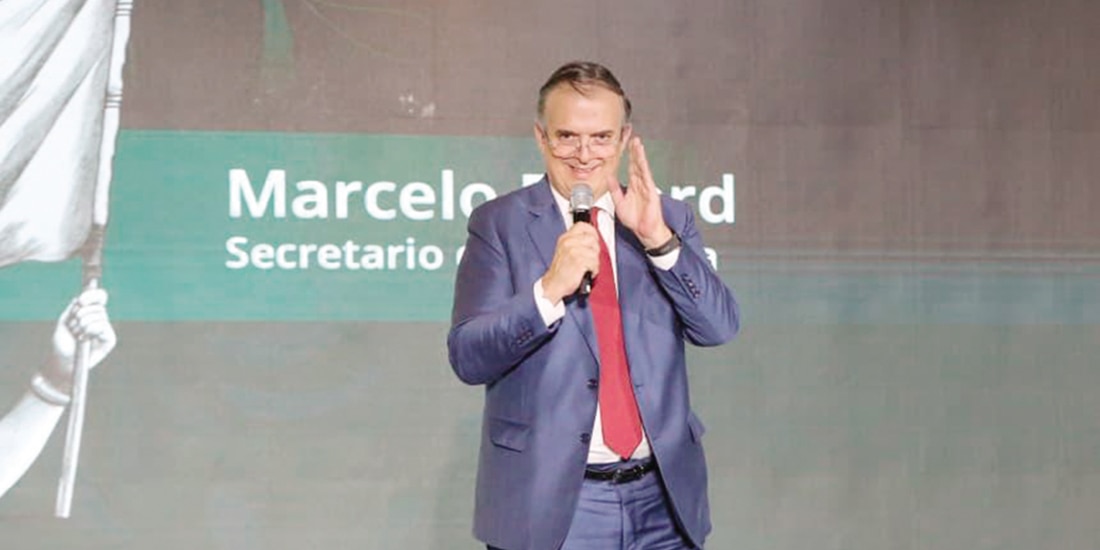 Marcelo Ebrard, titular de la Secretaría de Economía, en el oro Construyendo Oportunidades, ayer.