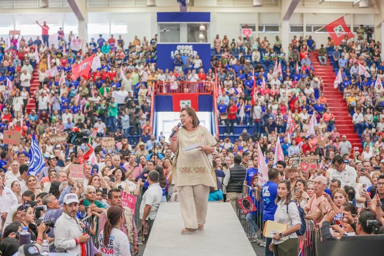 Gálvez se comprometió con las madres buscadoras.