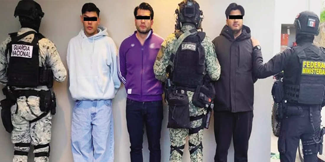 Elementos del Gabinete de Seguridad, al custodiar ayer a 3 personas detenidas en un operativo en Zapopan, Jalisco, presuntamente vinculados al CJNG.