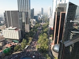 Asistentes desbordan Paseo de la Reforma