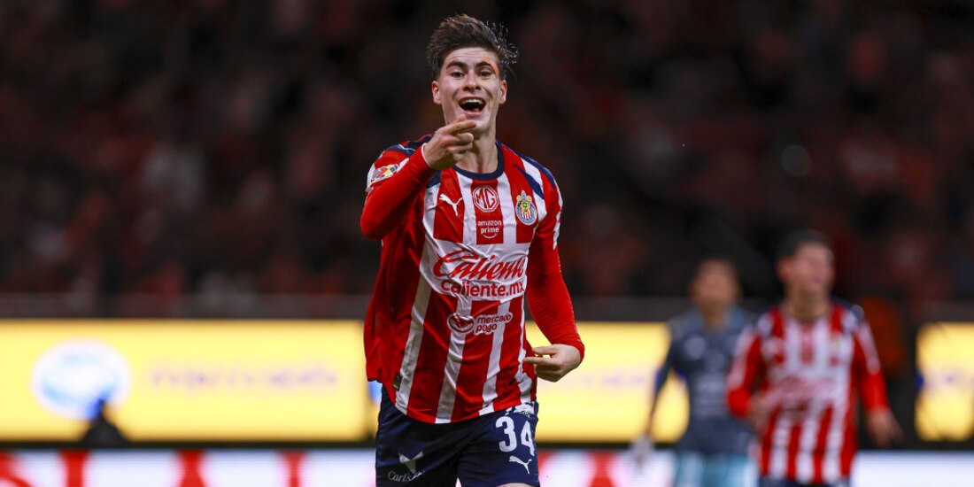 Armando González anotó el primer gol de las Chivas frente al Mazatlán.