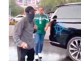 MANIFESTANTES encararon a Cuauhtémoc Blanco el domingo
y le reprocharon el asesinato de un activista en su gestión