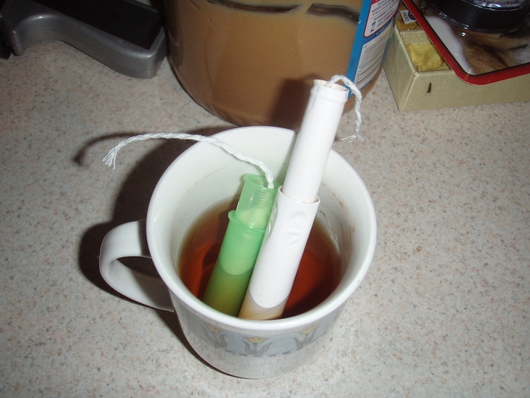 La moda de utilizar tampones impregnados con alcohol y/o drogas, o introducir la bebida directo a los ojos, puede ocasionar grandes daños en la salud de los jóvenes.