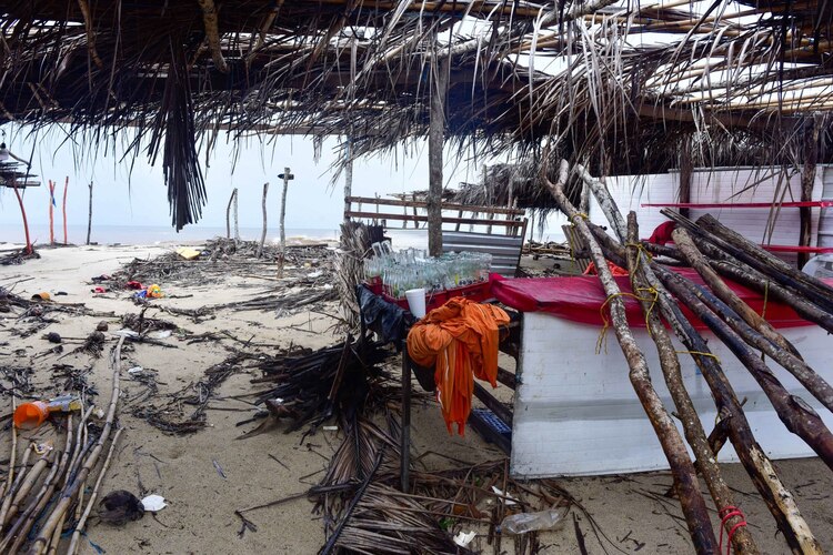 Daños del huracán Erick en comunidades afectadas del sur del país.
