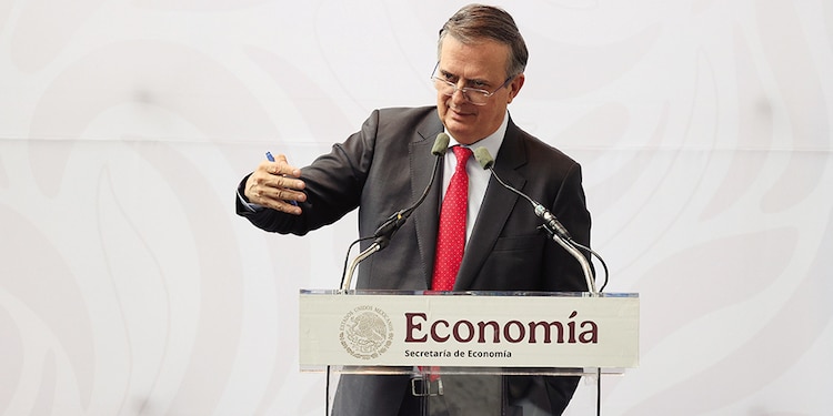 MARCELO EBRARD, secretario de Economía, ayer, en conferencia de prensa.