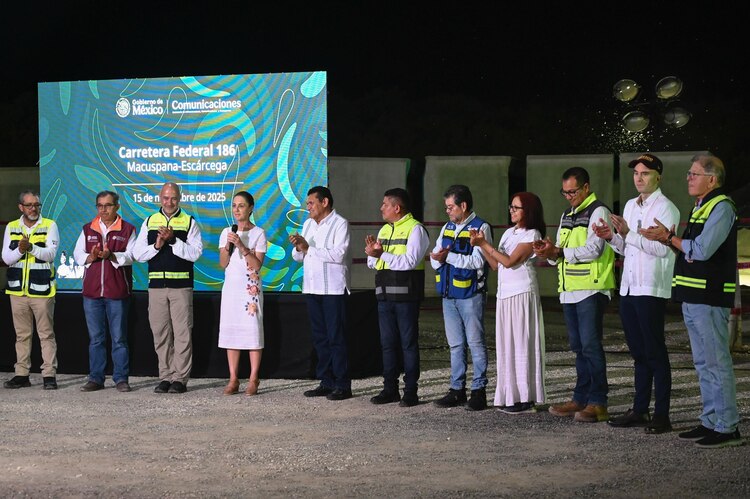 Presidenta Claudia Sheinbaum estima que obras de la carretera federal 186 concluirán en tres años.