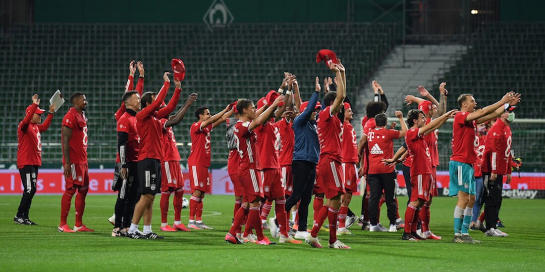 Jugadores del cuadro muniqués festejan la consecución de un nuevo cetro.