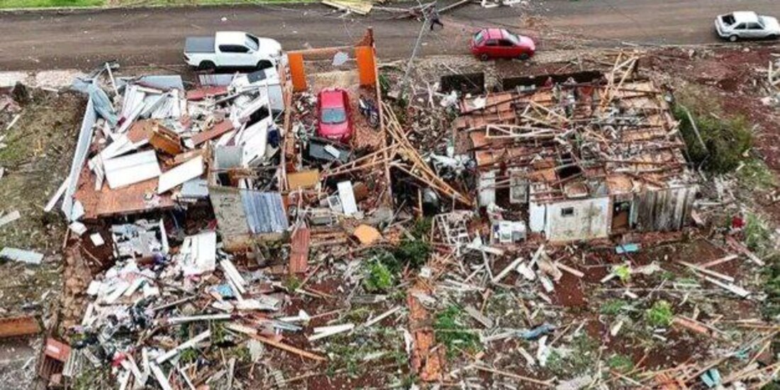Paso de tornado en Paraná, Brasil, causa devastación.