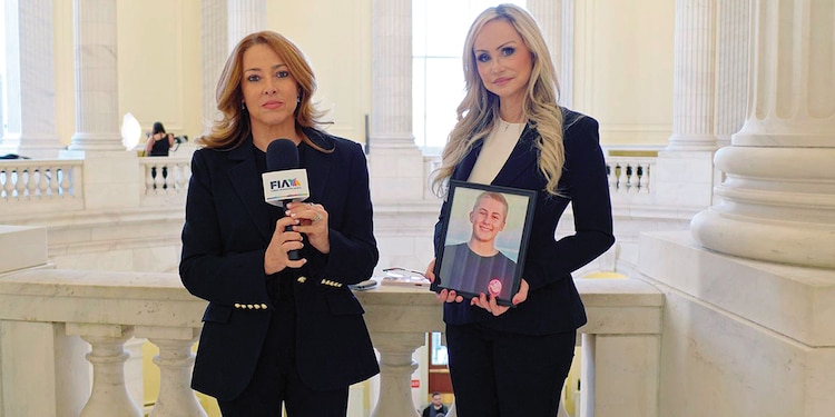 La periodista Bibiana Belsasso con Anne Fundner, en Washington DC.