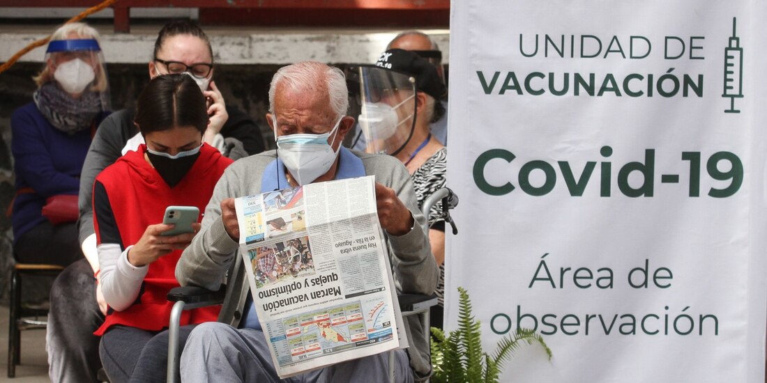 CIUDAD DE MÉXICO, 16FEBRERO2021.- Continúa la vacunación contra COVID-19 del la farmacéutica AstraZeneca en adultos de 60 años y mayores, esto en las alcaldías Cuajimalpa, Milpa Alta y Magdalena Contreras. En el último reporte, publicado por el gobierno de la ciudad se informó que se contabilizaron 30 mil 332 adultos mayores vacunados en las alcaldías antes mencionadas.
FOTO: ROGELIO MORALES /CUARTOSCURO.COM