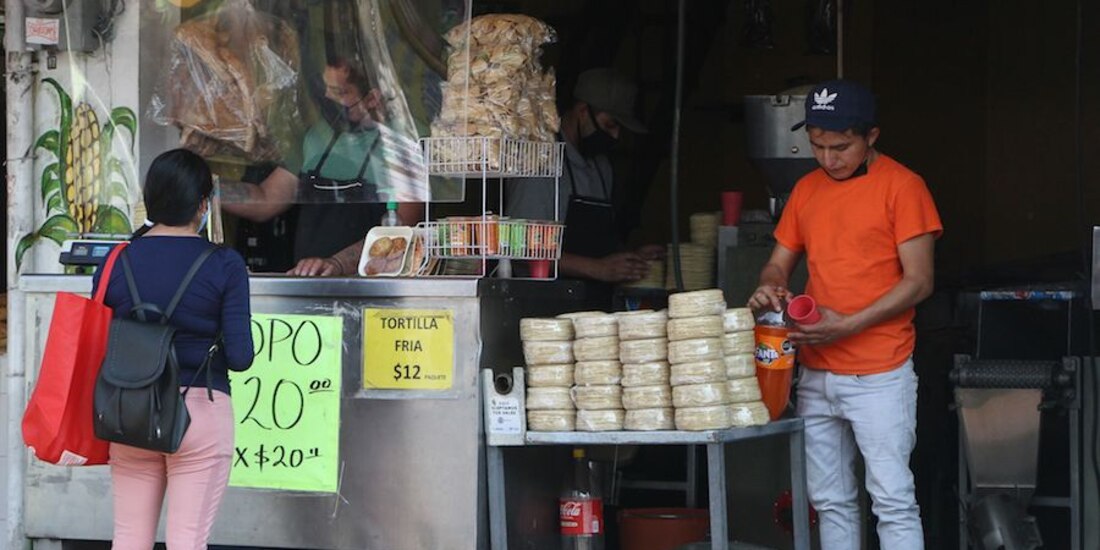 En los últimos 24 meses el precio del maíz blanco se ha incrementado 68%, mientras que las tortillas elaboradas con masa de maíz tuvieron un aumento del 41%.