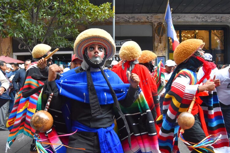 Danzantes asistieron a la explanada principal del Zócalo en apoyo a la mandataria.