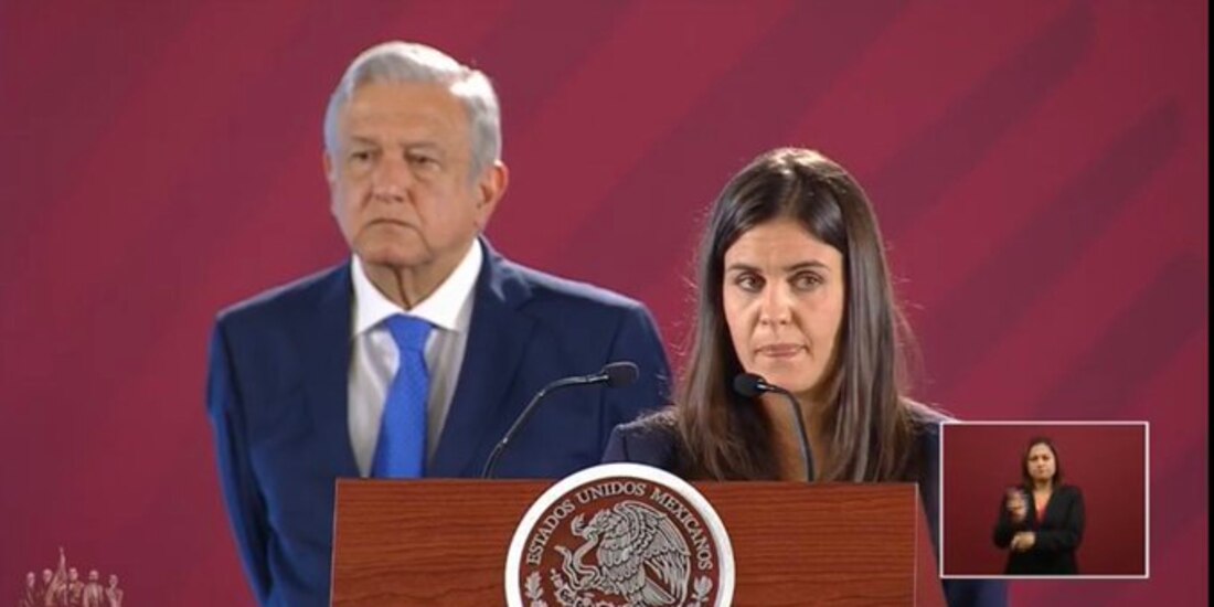 Andrés Manuel López Obrador junto a Mónica Maccise, presidenta de Conapred.