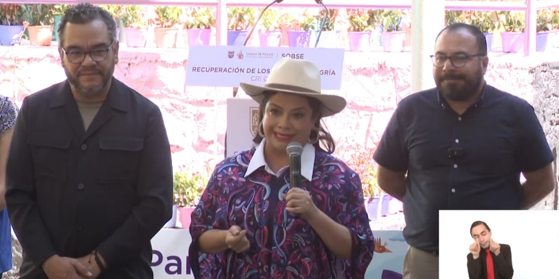 La jefa de Gobierno Clara Brugada (centro) durante la inauguración del segundo parque "Alegrías".