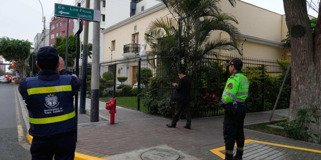 Incrementan vigilancia en embajada mexicana en Lima por caso Betssy Chávez