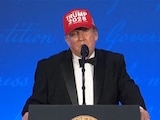 Donald Trump ironiza con buscar un "cuarto mandato" como presidente de EU.