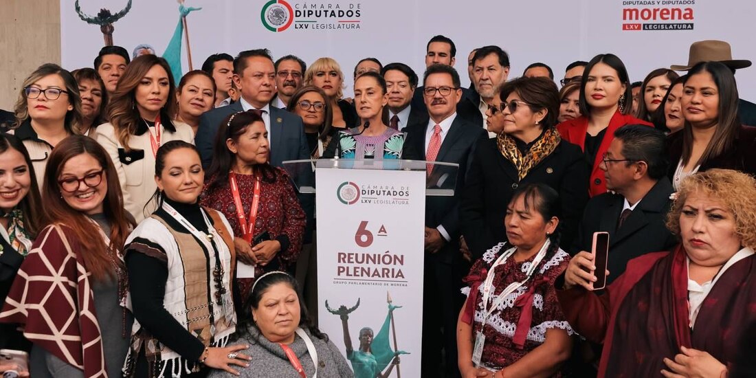 Claudia Sheinbaum enfatiza la continuidad de la Cuarta Transformación en la Sexta Reunión Plenaria de Morena.