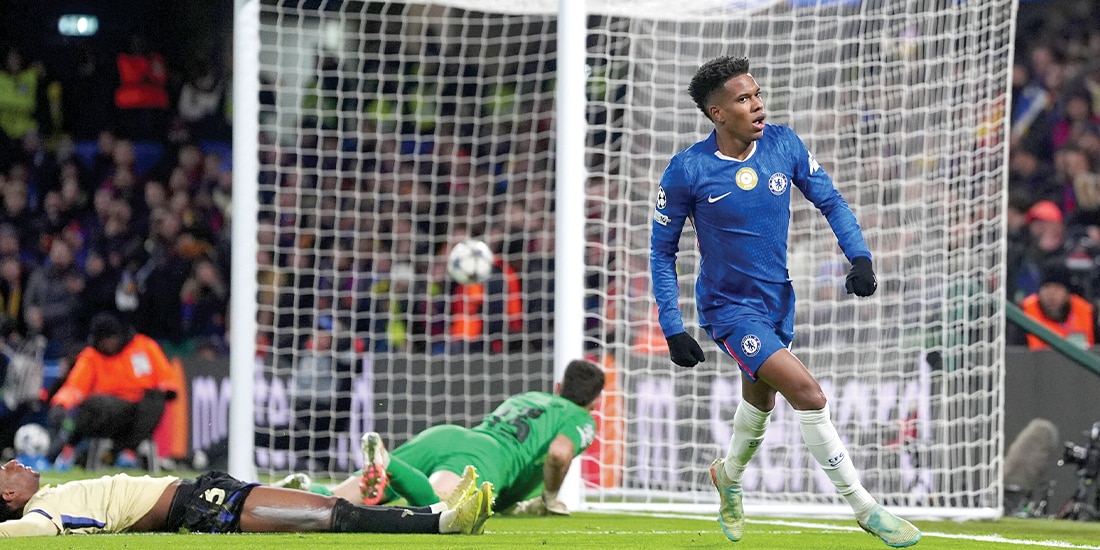 ESTÊVÃO celebra la anotación que marcó, ayer, con el Chelsea en el duelo de la Champions League
