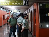 Diversas reacciones provocó entre usuarios la presencia de la GN en el Metro, ayer.