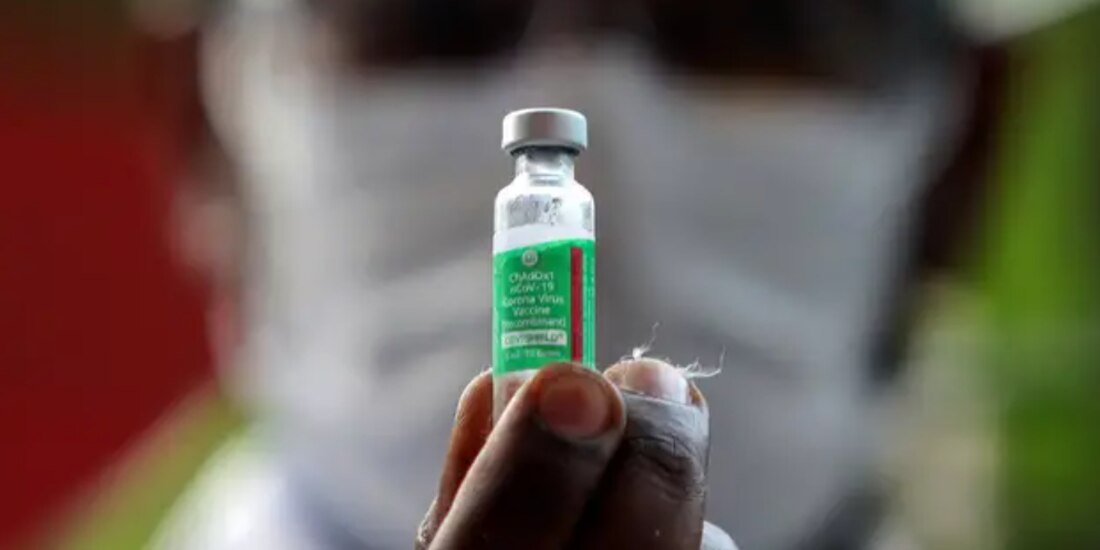 La UE da luz verde a la vacuna de AstraZeneca en adultos: es segura y su eficacia es del 60%