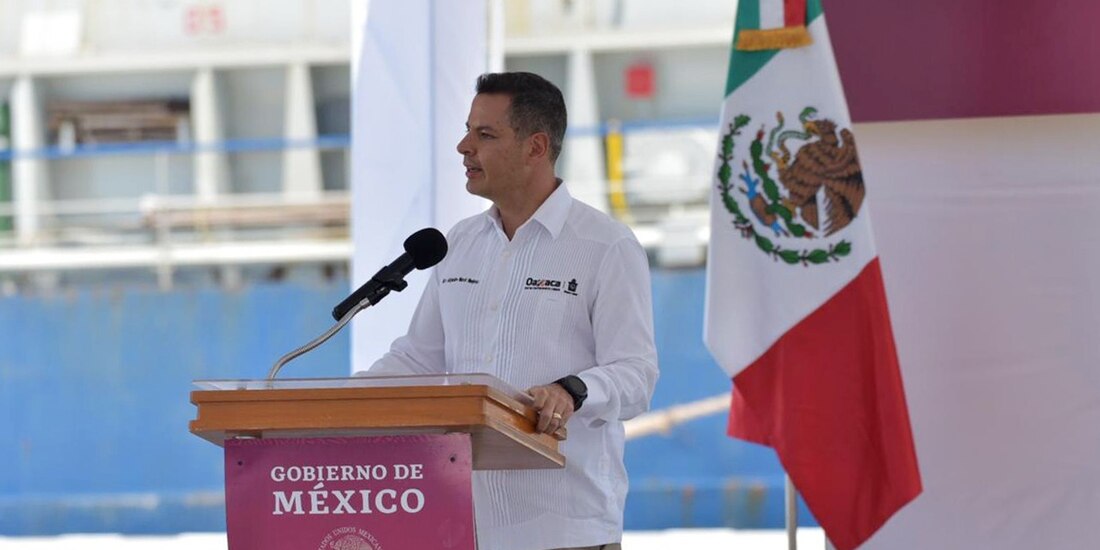 El gobernador Alejandro Murat en gira por Oaxaca con el Presidente