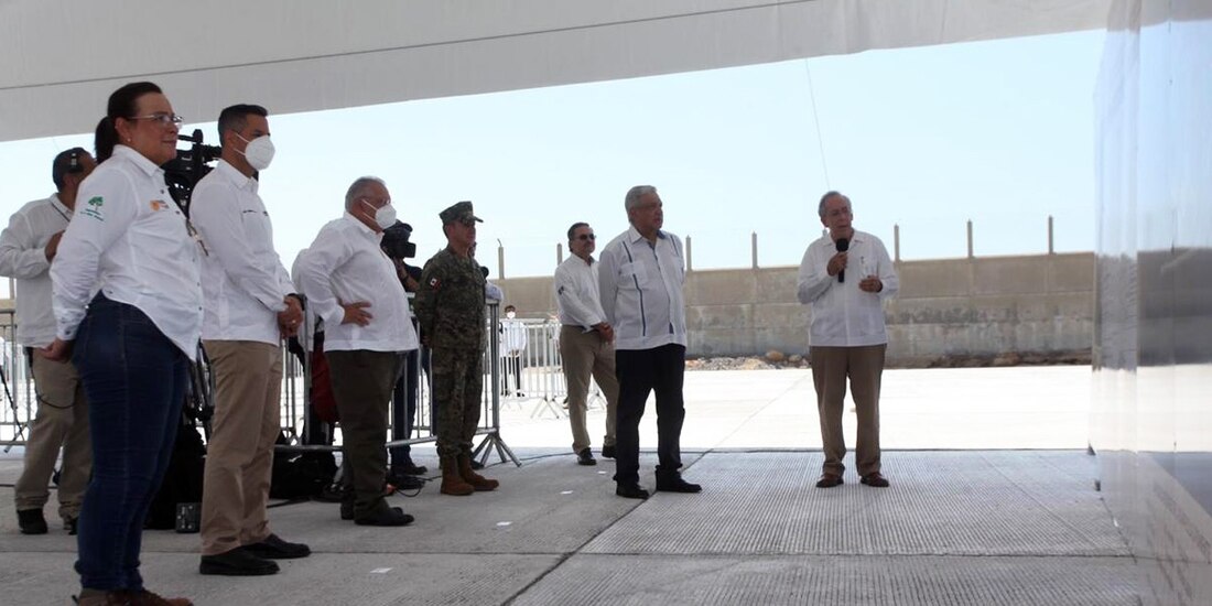 AMLo y Murat supervisan obras en Oaxaca