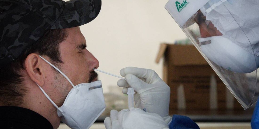 Si cuentas con una prueba que acredite tu contagio, puedes solicitar una licencia médica COVID-19