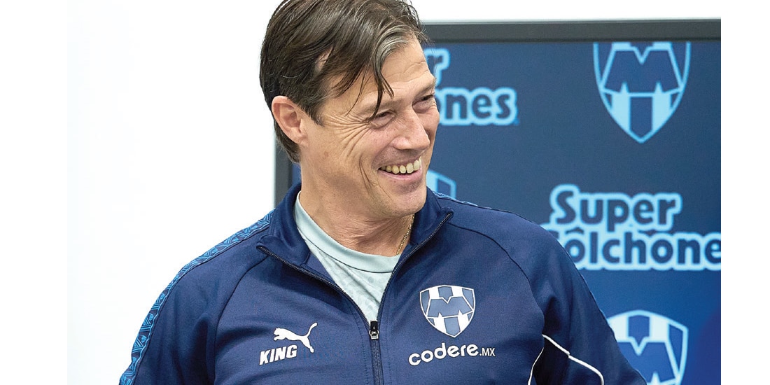 EL BONAERENSE, durante su presentación con La Pandilla, ayer.