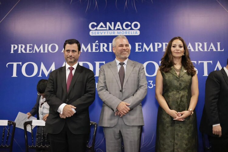 Obras en autopistas y colaboración con empresas impulsan el crecimiento económico en Michoacán.