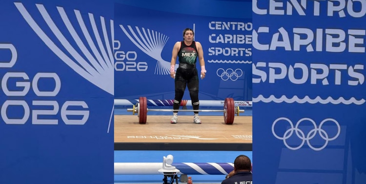 Aremi Fuentes durante la competencia por medalla.