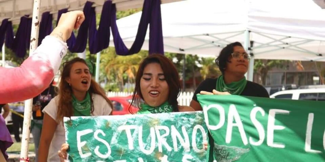 Grupos activistas afuera del Congreso local de Q. Roo, en foto de archivo.