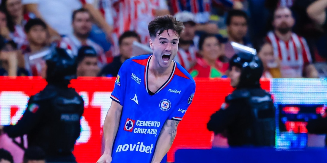 Agustín Palavecino celebra su gol contra Chivas en la semifinal de vuelta del Clausura 2026.
