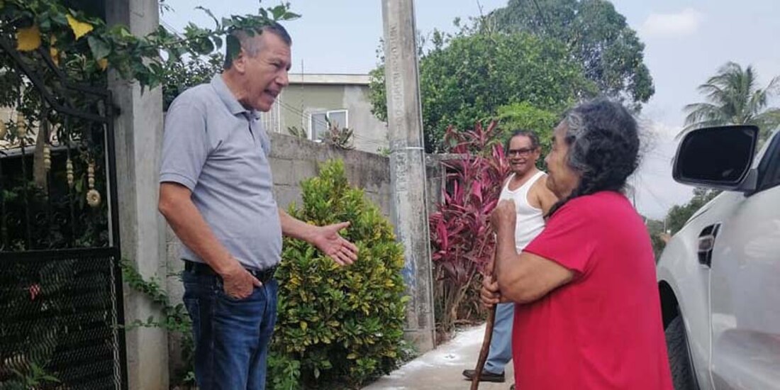 El alcalde Alfredo Juárez durante un recorrido por la entidad, previo al inicio de la pandemia.