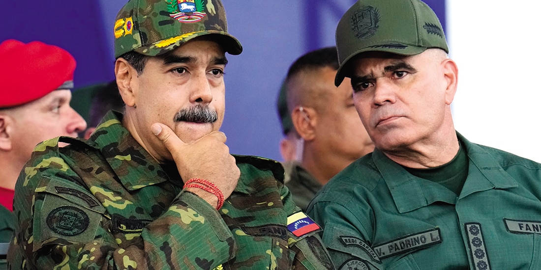 El presidente de Venezuela, Nicolás Maduro, y el secretario de Defensa, Vladimir Padrino López, el 25 de noviembre de 2025.