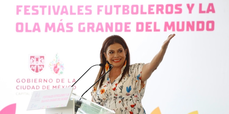 Clara Brugada presenta 18 festivales futboleros para el Mundial 2026.