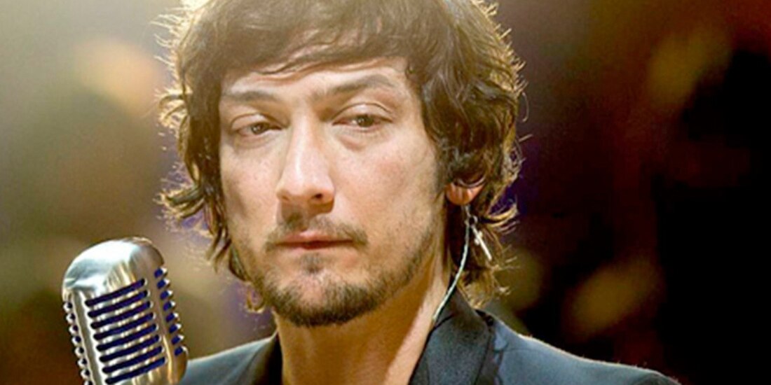 León Larregui pierde su cartera y pide ayuda para recuperarla; fans lo apoyan y le dedicán MEMES